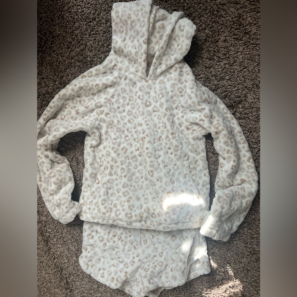 Z Supply Plush Set in Excellent Condition
